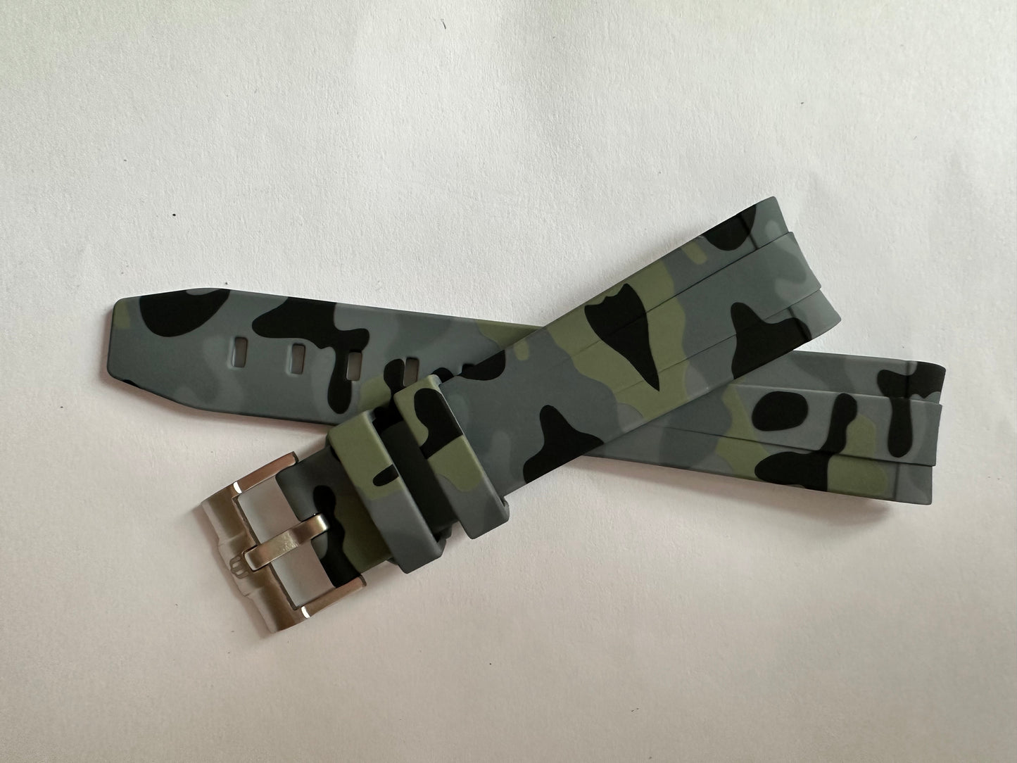 Wraparound "SILICONE" straps for all OmegaSwatch models of the "Mission to the Moon" series and other watches with 20mm lugs (Timex, Seiko, Citizen etc .)