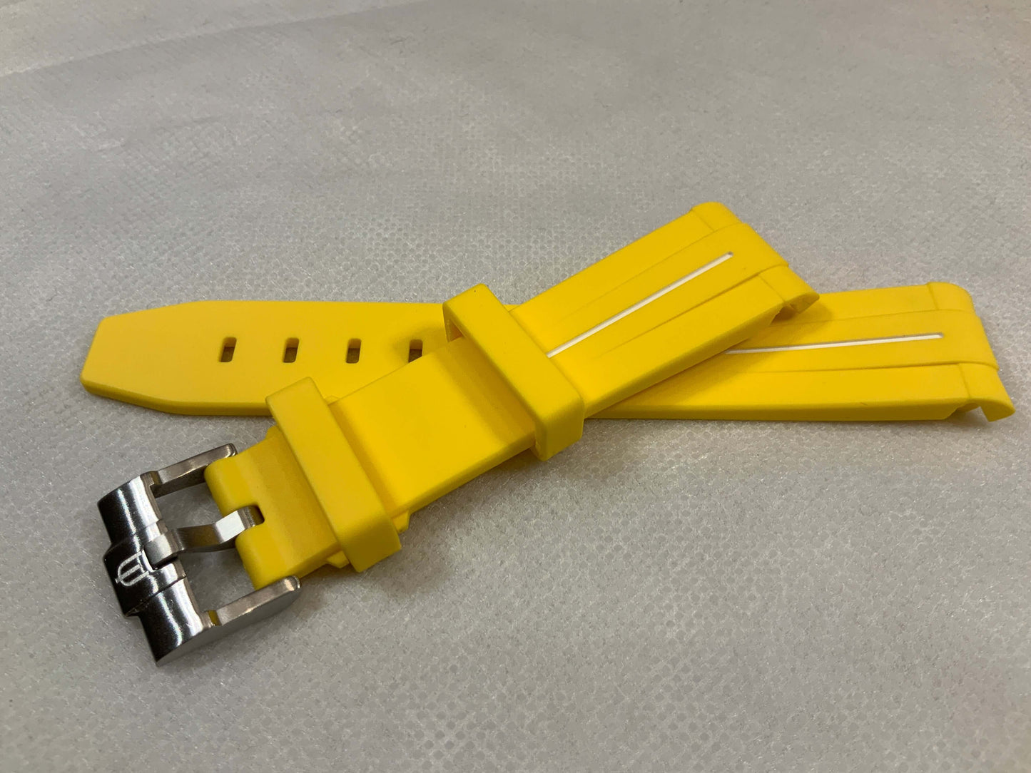 Wraparound "SILICONE" straps for all OmegaSwatch models of the "Mission to the Moon" series and other watches with 20mm lugs (Timex, Seiko, Citizen etc .)