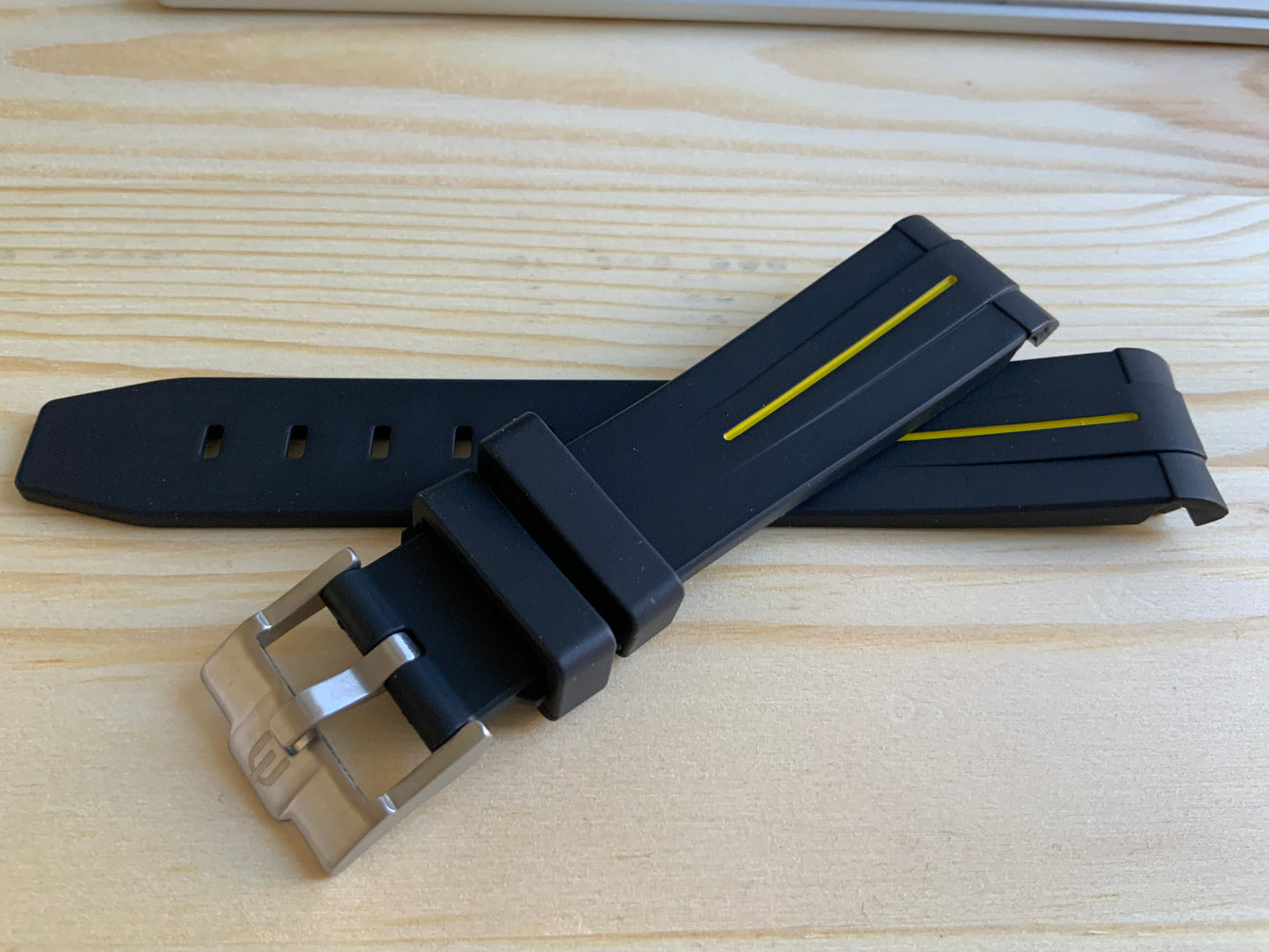 Wraparound "SILICONE" straps for all OmegaSwatch models of the "Mission to the Moon" series and other watches with 20mm lugs (Timex, Seiko, Citizen etc .)