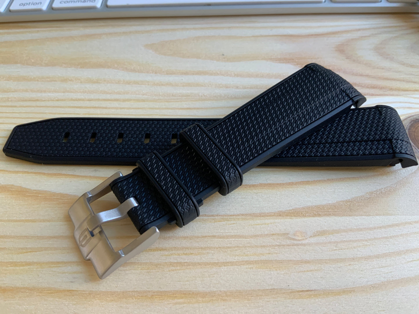 Wraparound "SILICONE" straps for all OmegaSwatch models of the "Mission to the Moon" series and other watches with 20mm lugs (Timex, Seiko, Citizen etc .)